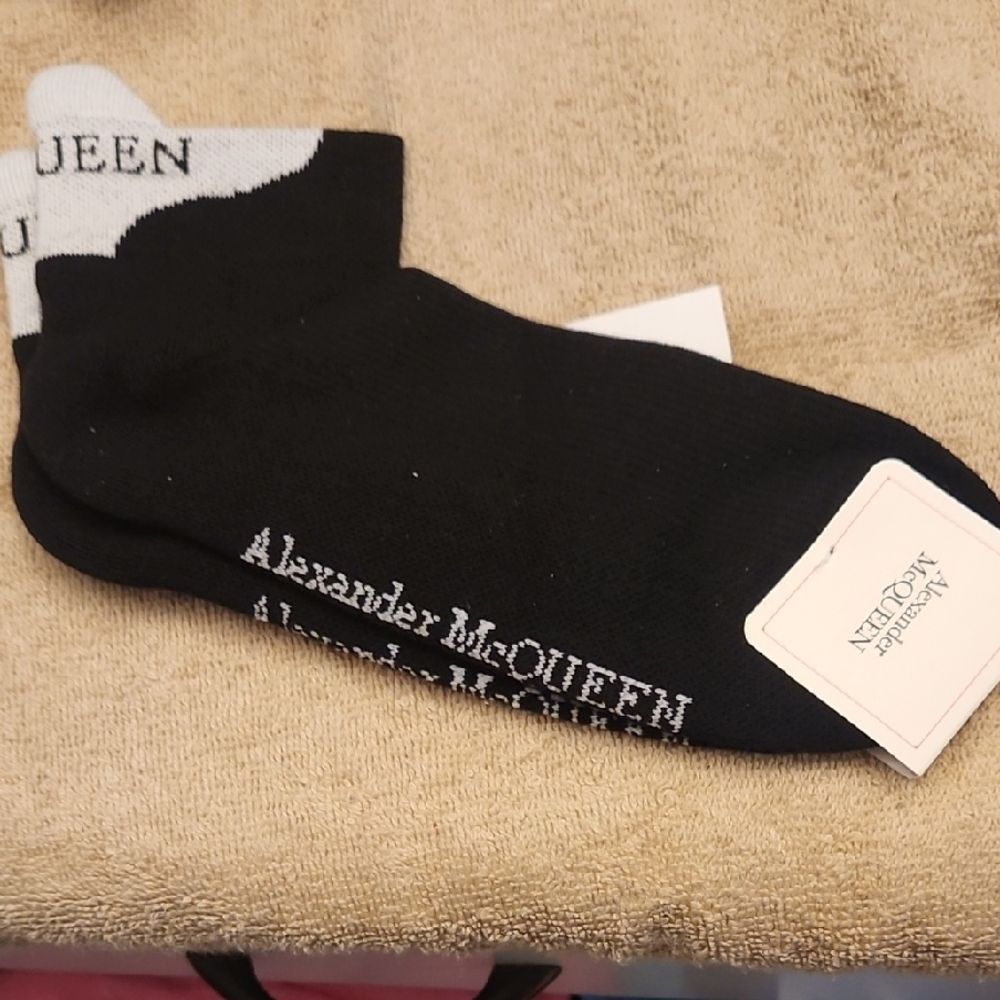 Alexander Mcqueen Black And White Logo Low-Cut Socks
